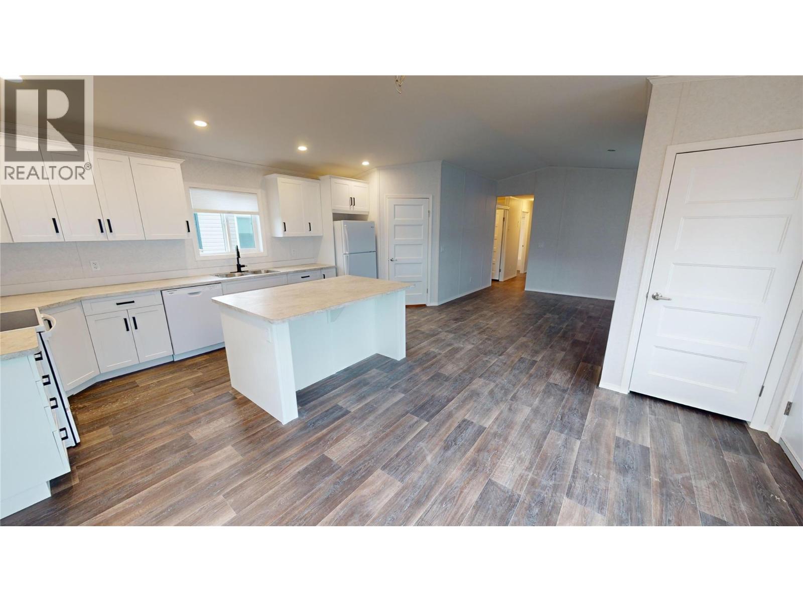 533 Steepleview Avenue NW, Cranbrook