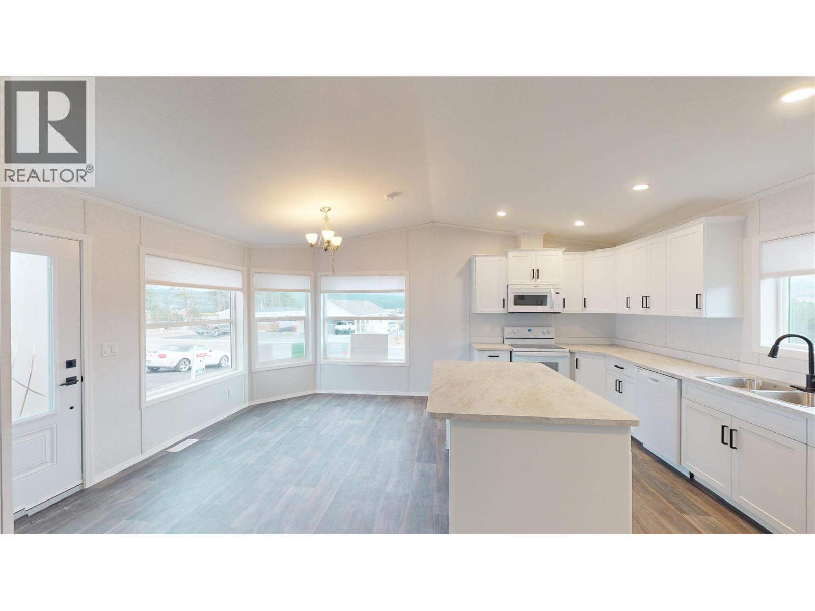 533 Steepleview Avenue NW, Cranbrook