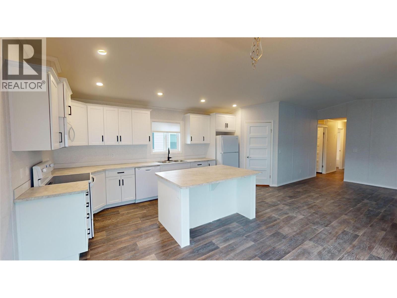 533 Steepleview Avenue NW, Cranbrook