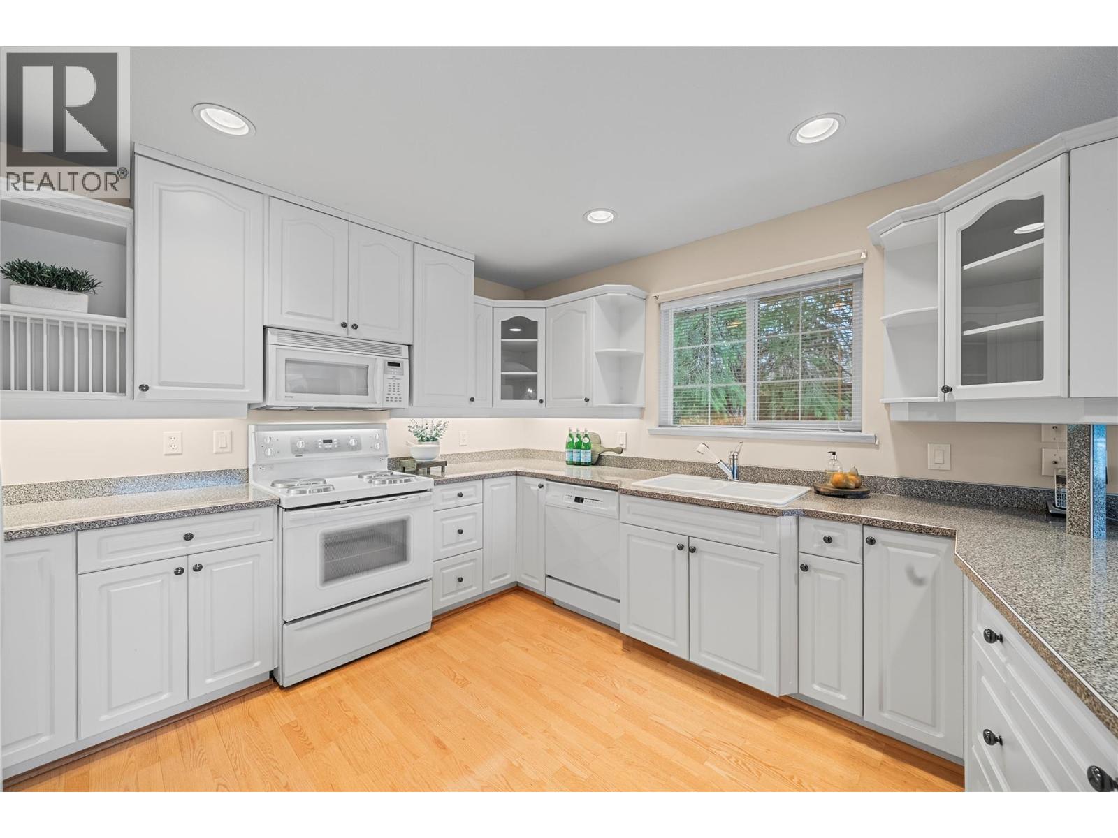  2660 Crestview Place, Blind Bay