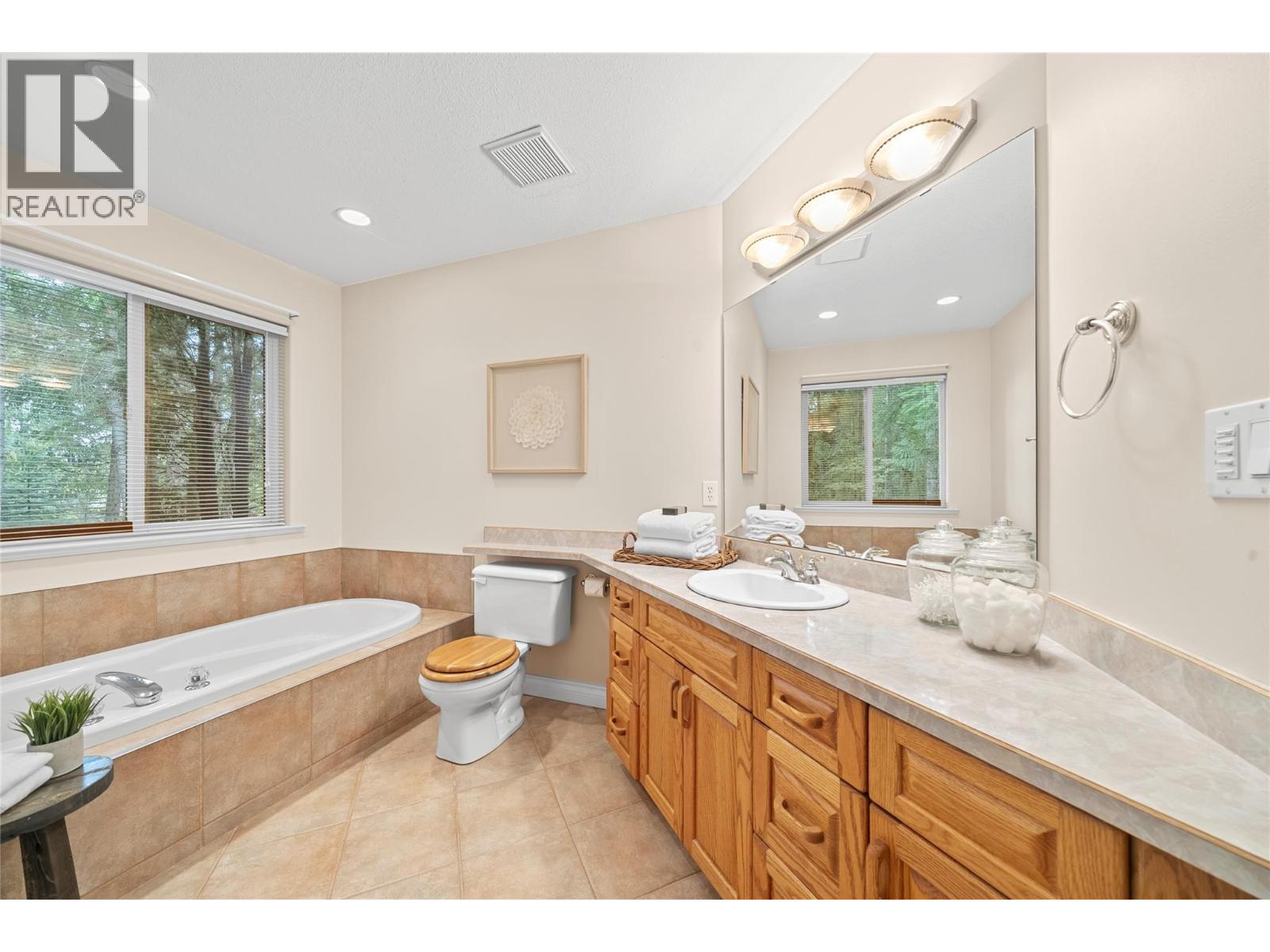  2660 Crestview Place, Blind Bay