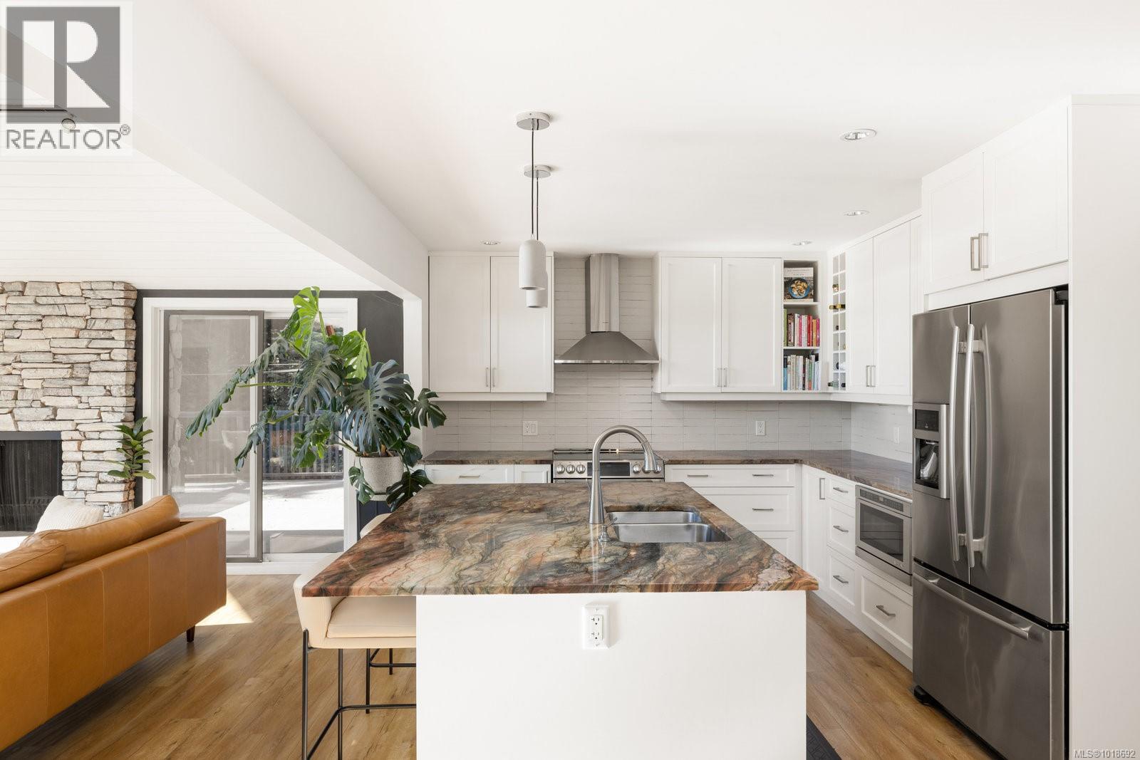  11321 Chalet Road, North Saanich