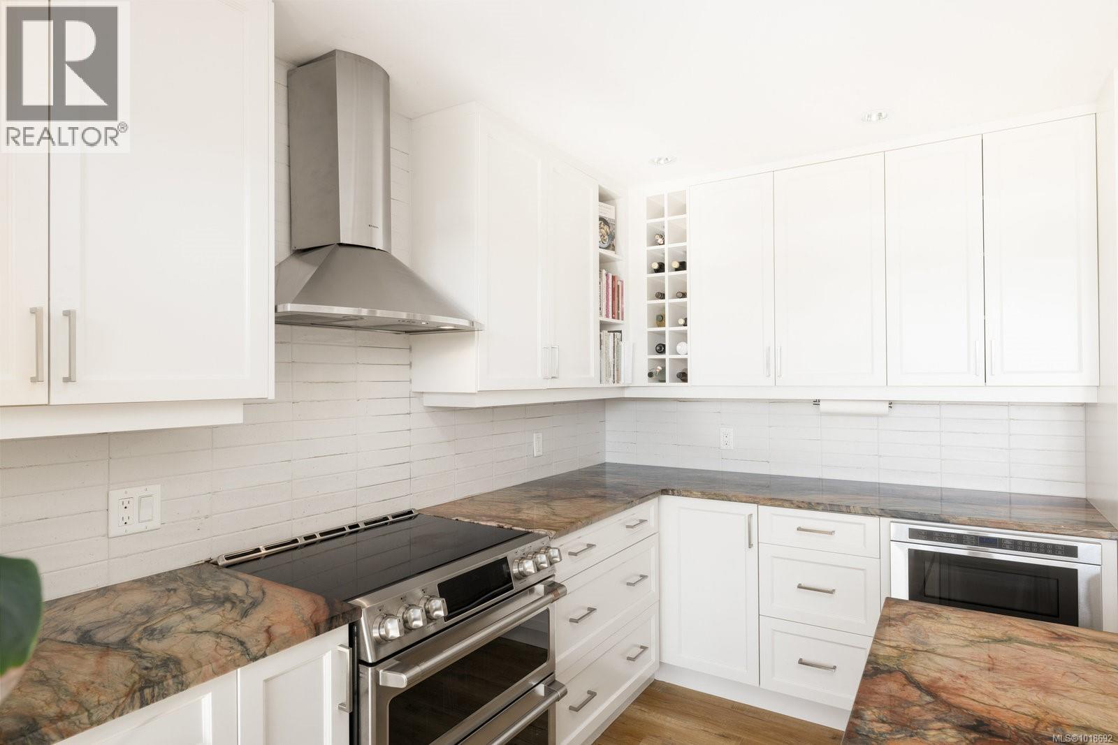  11321 Chalet Road, North Saanich