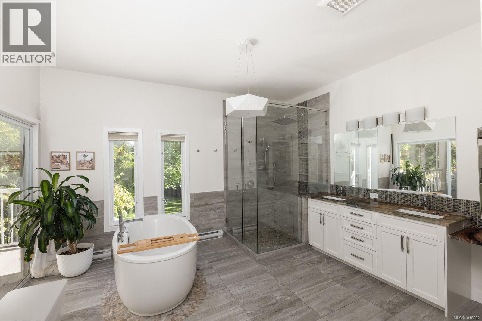  11321 Chalet Road, North Saanich