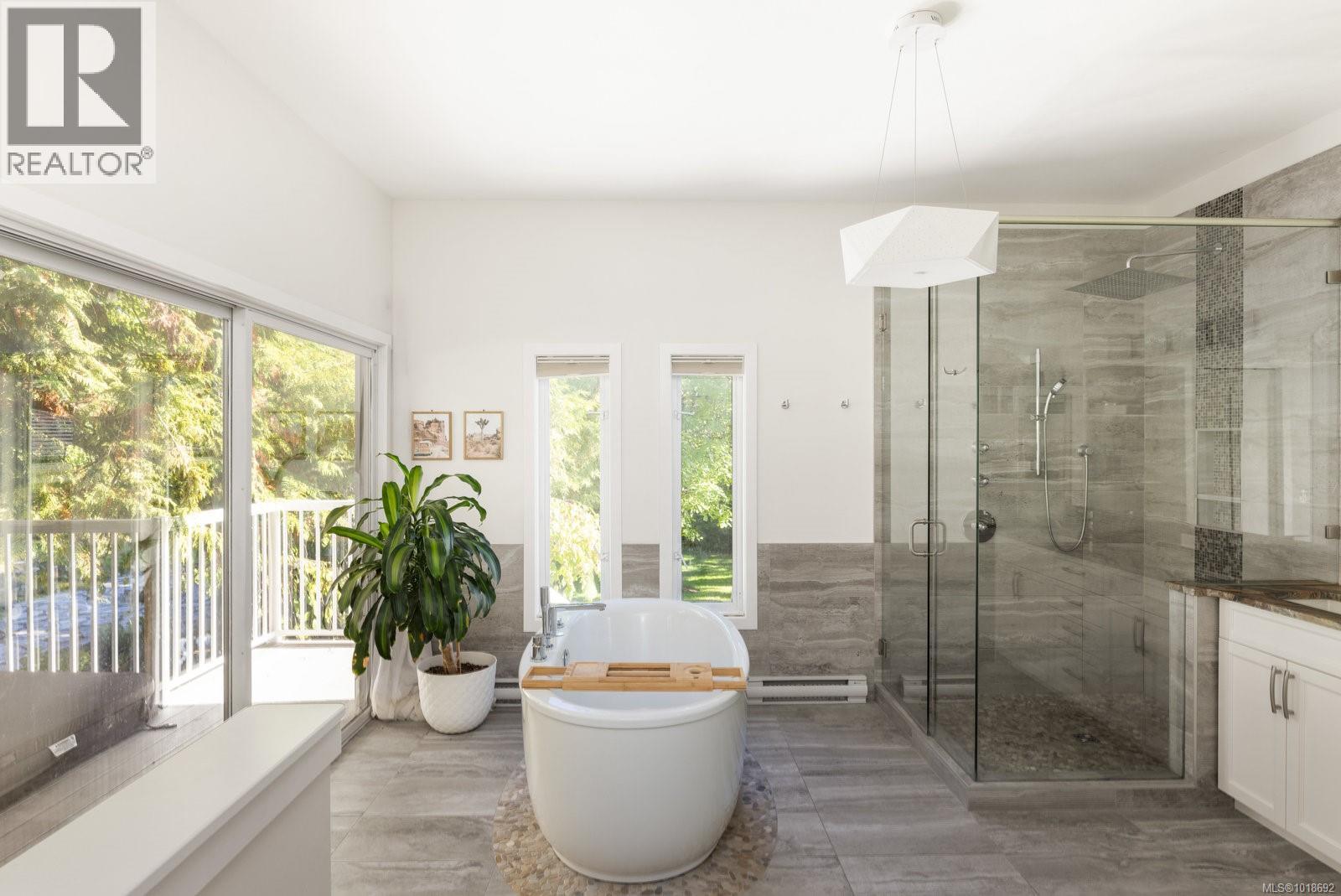  11321 Chalet Road, North Saanich