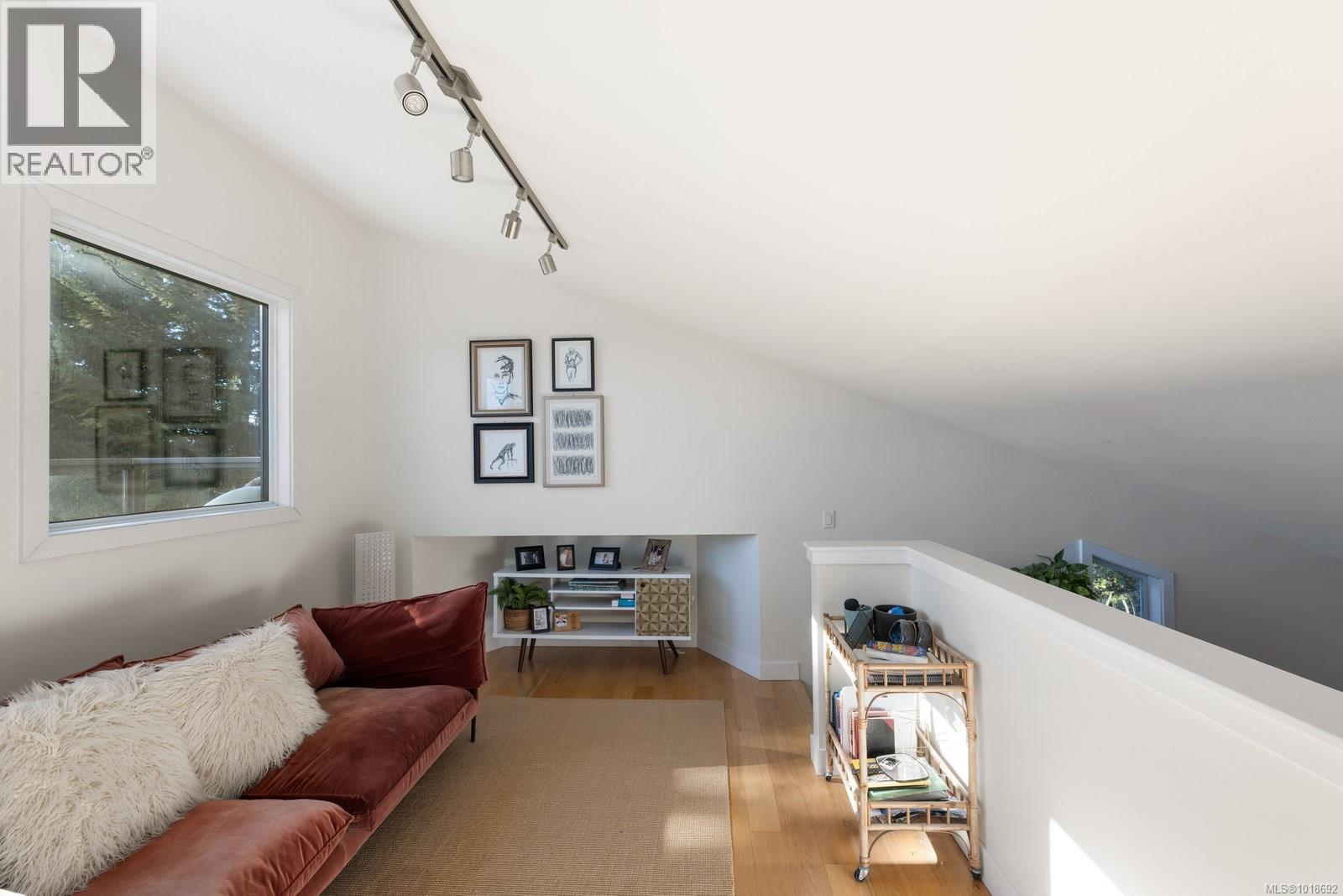  11321 Chalet Road, North Saanich