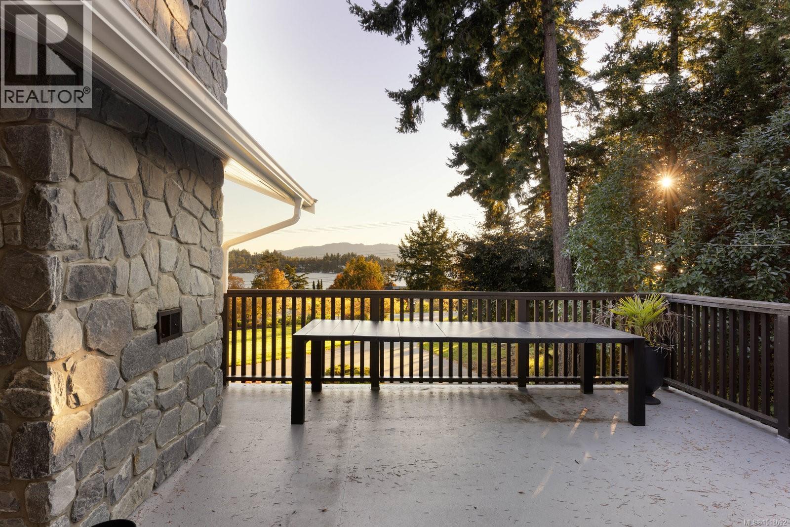  11321 Chalet Road, North Saanich