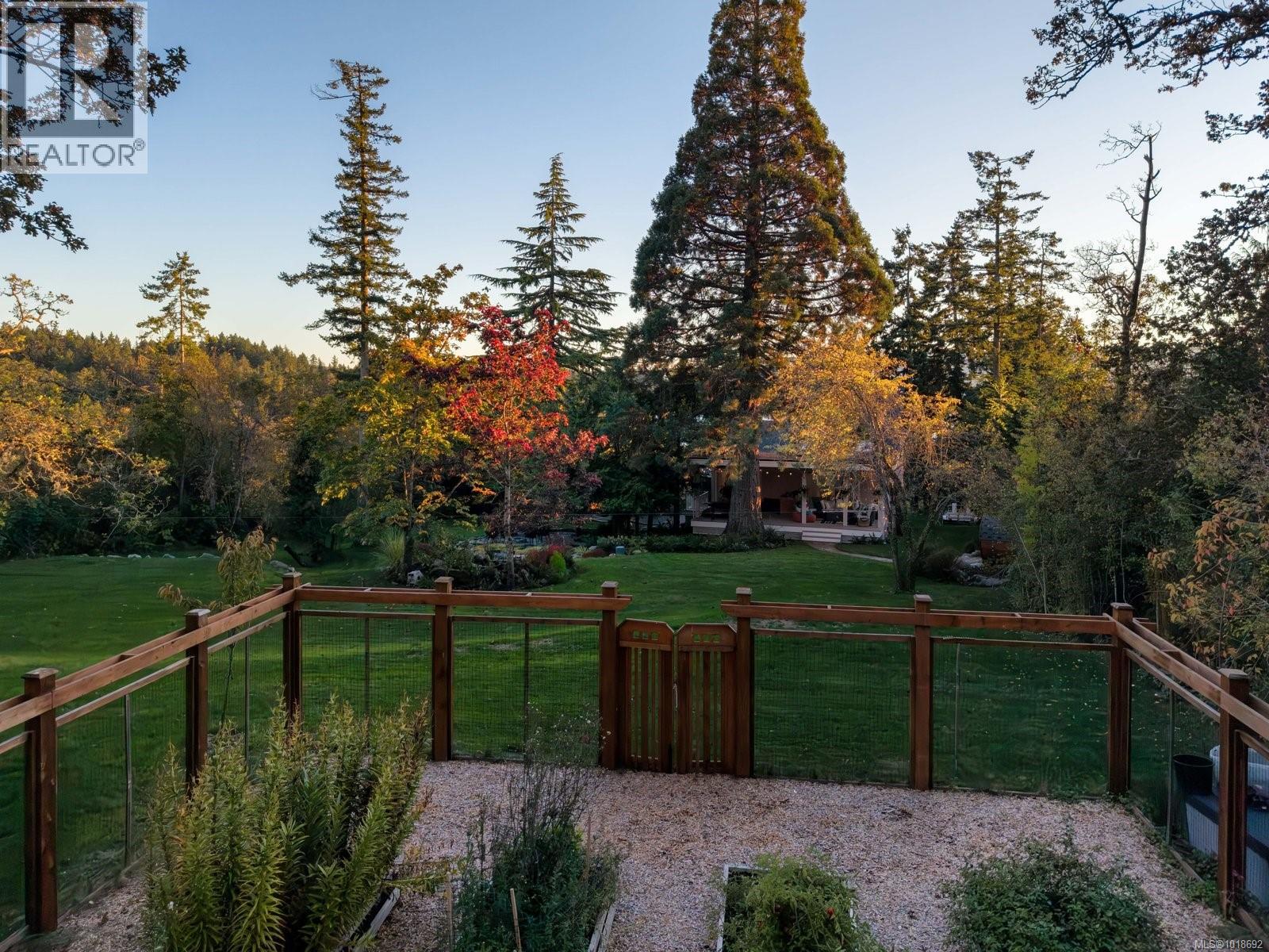  11321 Chalet Road, North Saanich