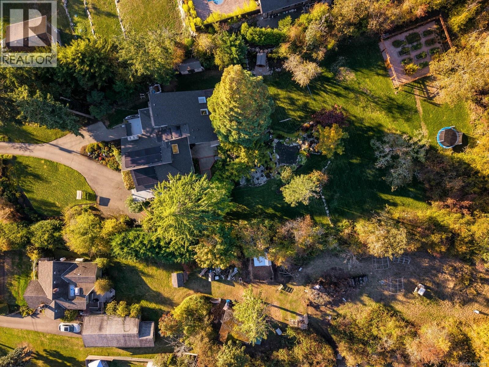  11321 Chalet Road, North Saanich