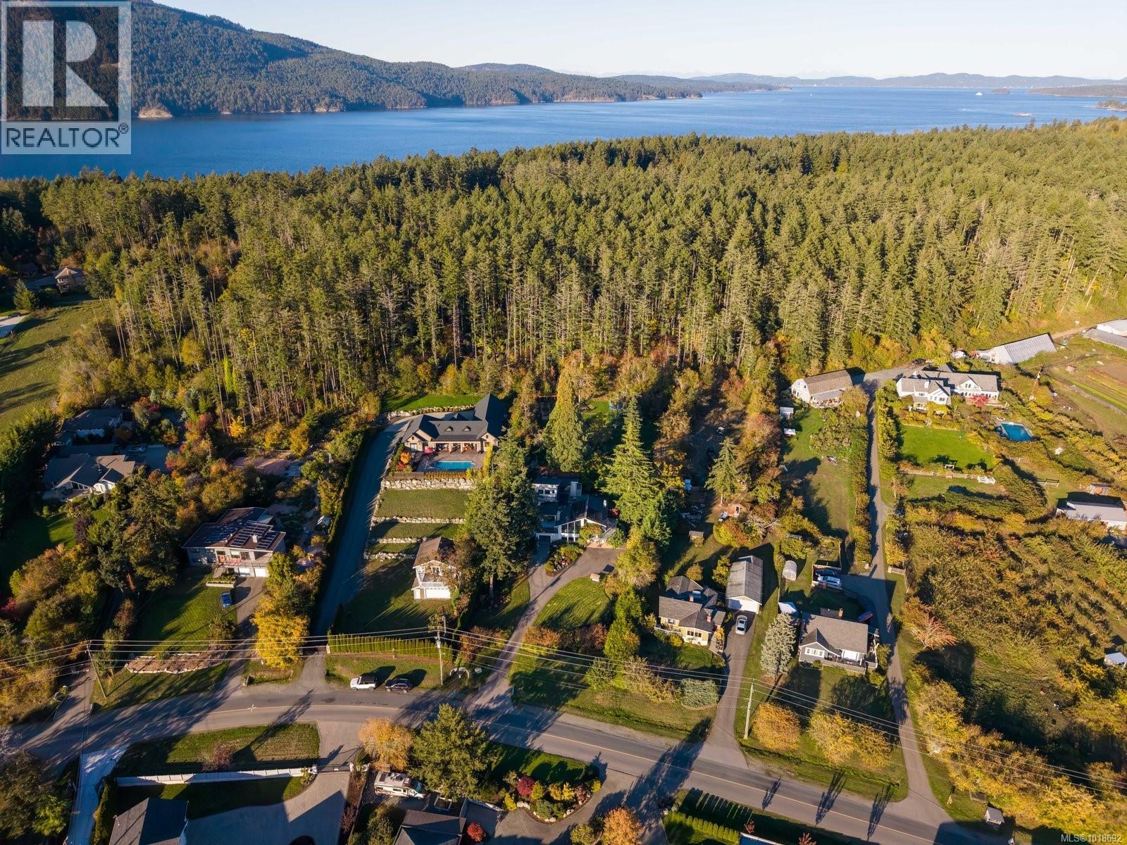  11321 Chalet Road, North Saanich