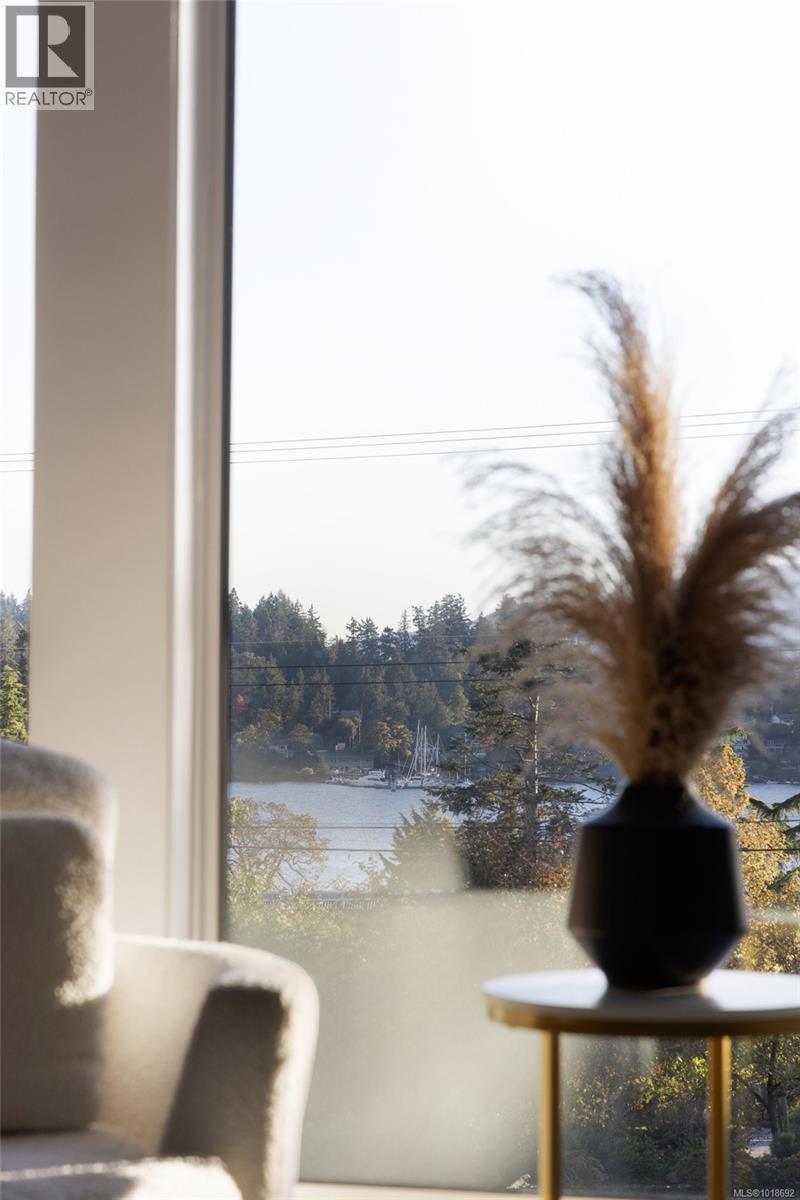  11321 Chalet Road, North Saanich