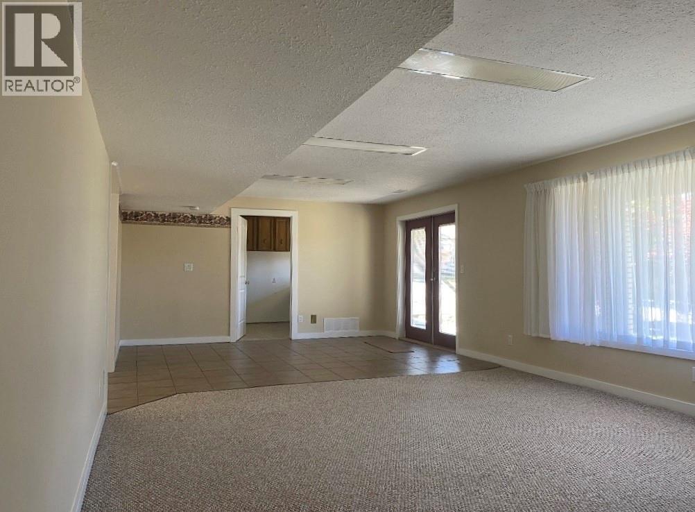 7437 VALLEY HEIGHTS Drive, Grand Forks