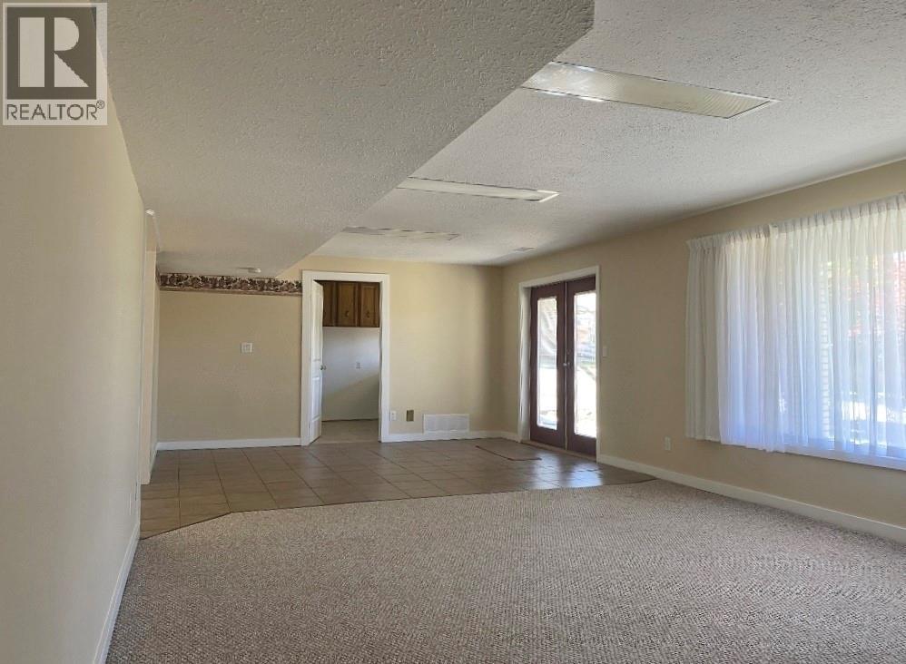 7437 VALLEY HEIGHTS Drive, Grand Forks