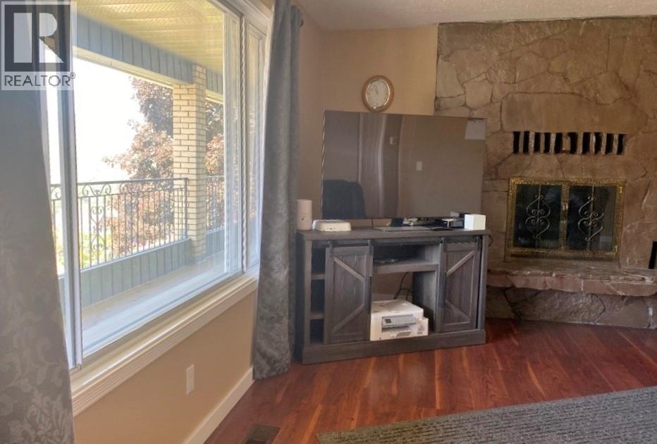 7437 VALLEY HEIGHTS Drive, Grand Forks