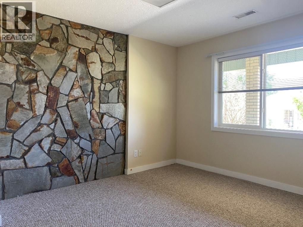 7437 VALLEY HEIGHTS Drive, Grand Forks