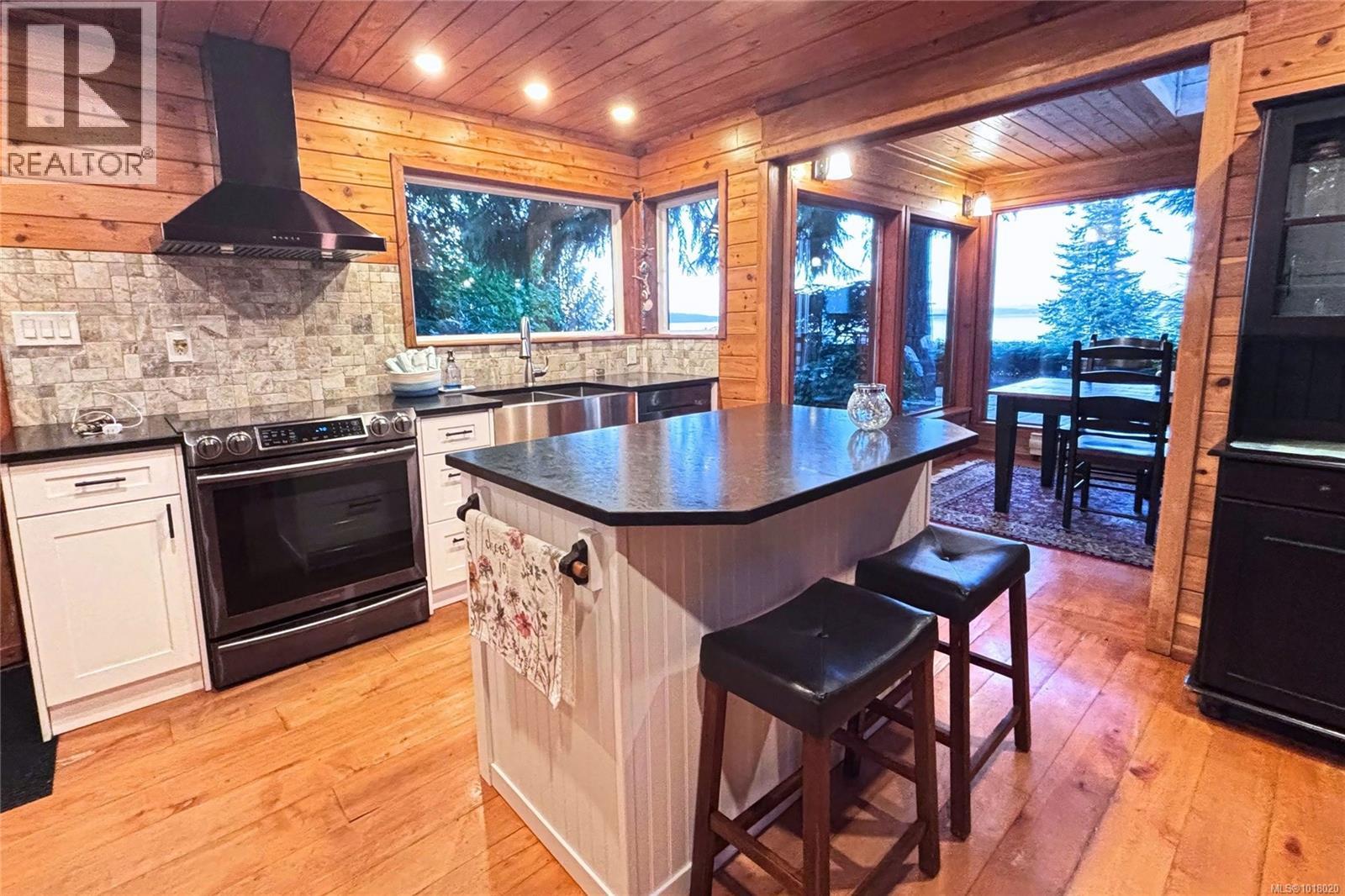 235 Spearfish Rd, Qualicum Beach
