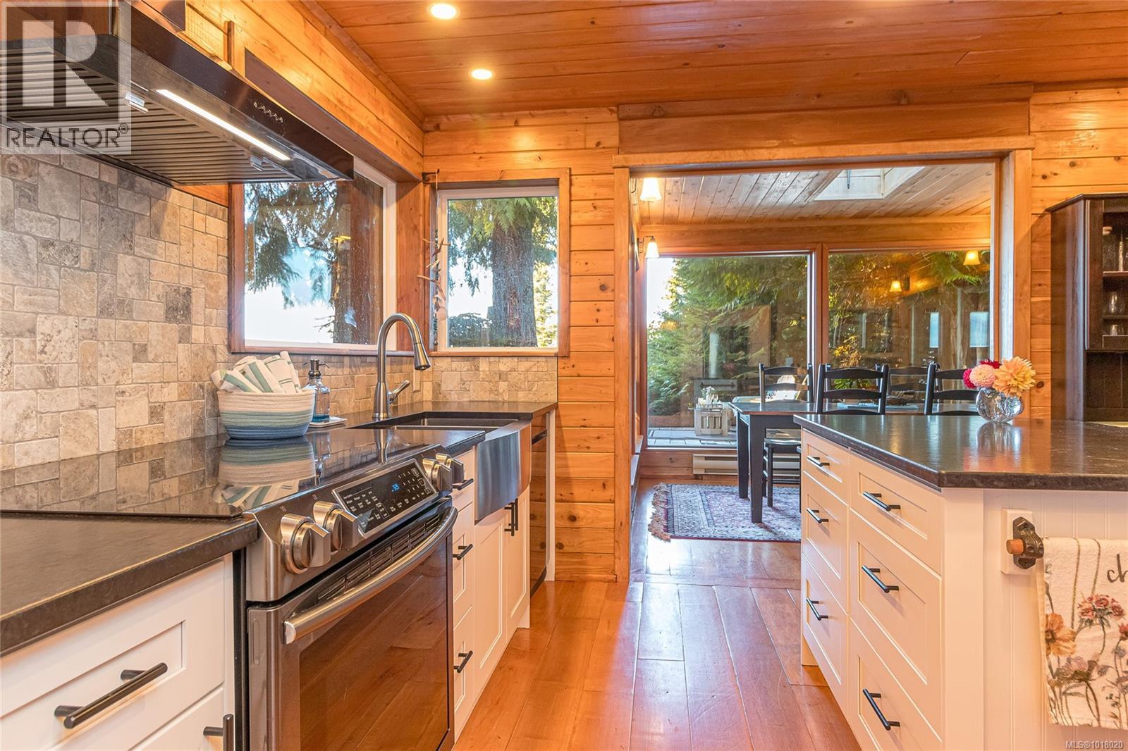 235 Spearfish Rd, Qualicum Beach