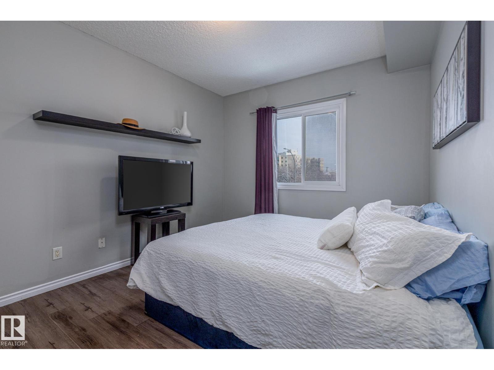#208 10118 95 ST NW - 16