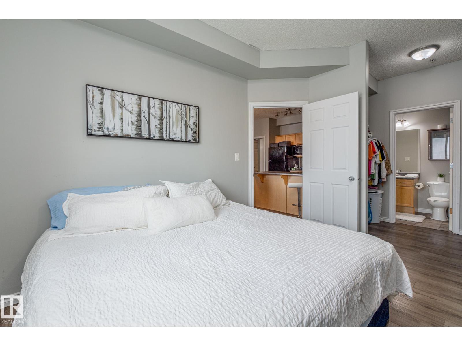 #208 10118 95 ST NW - 18