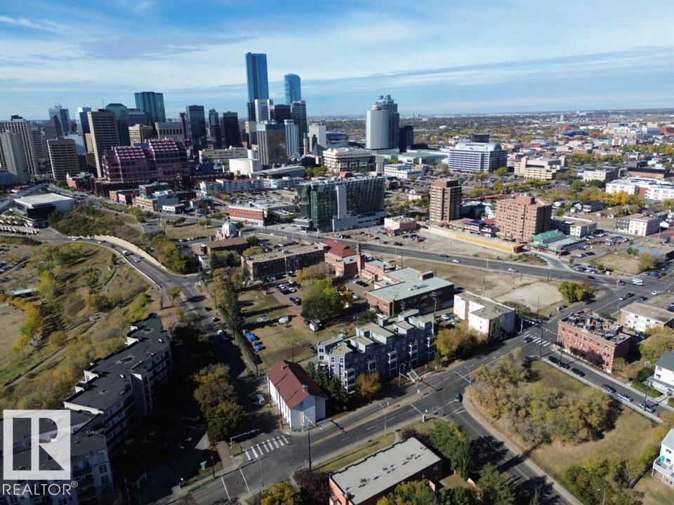 #208 10118 95 ST NW - 27