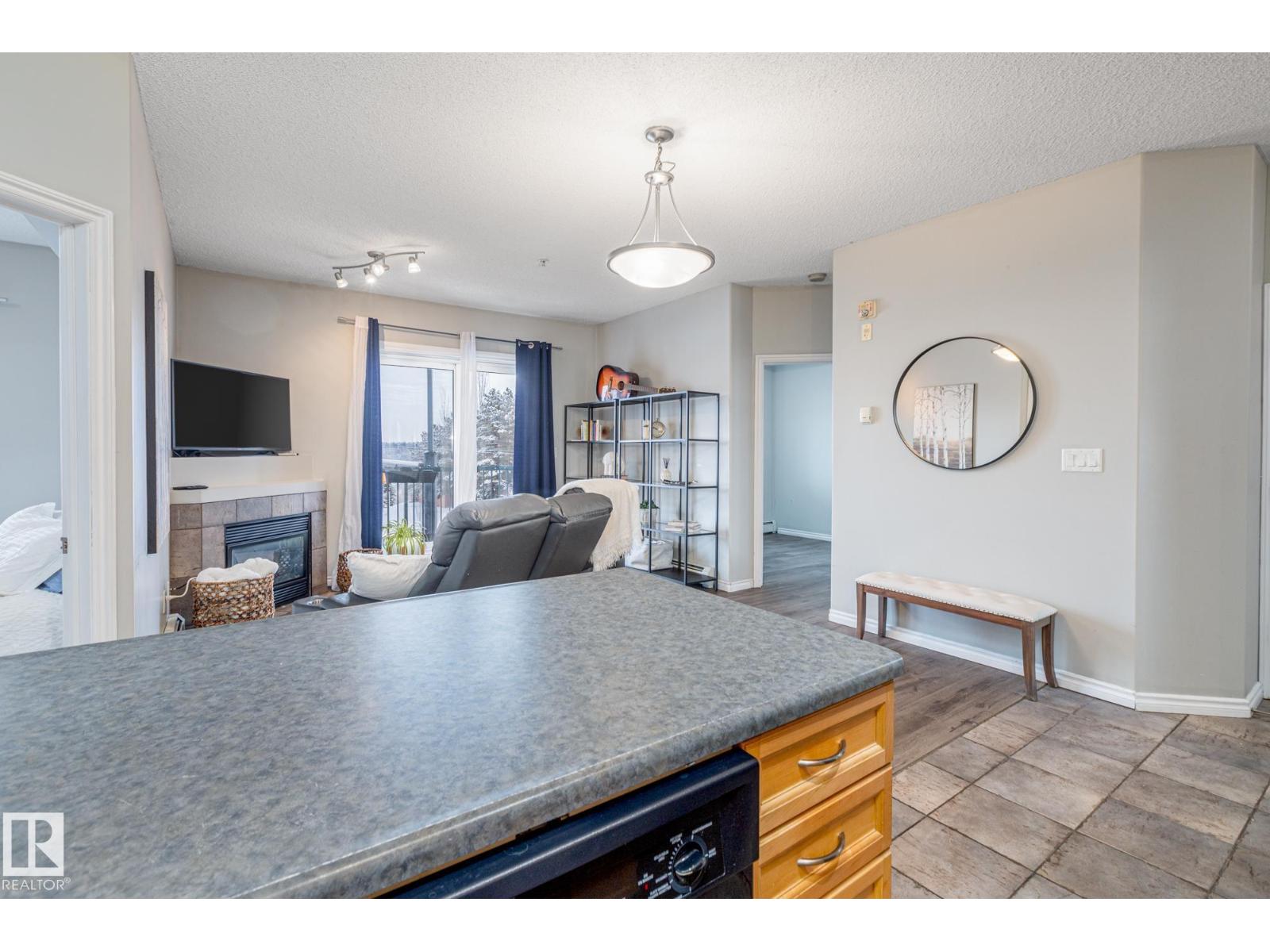 #208 10118 95 ST NW - 9