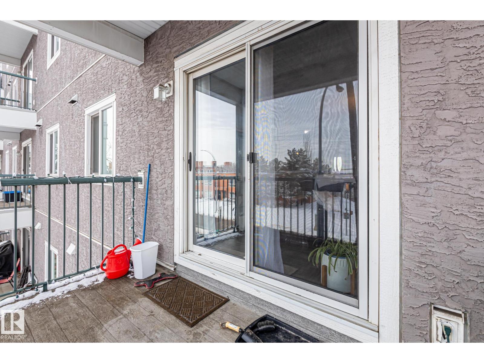 #208 10118 95 ST NW - 15