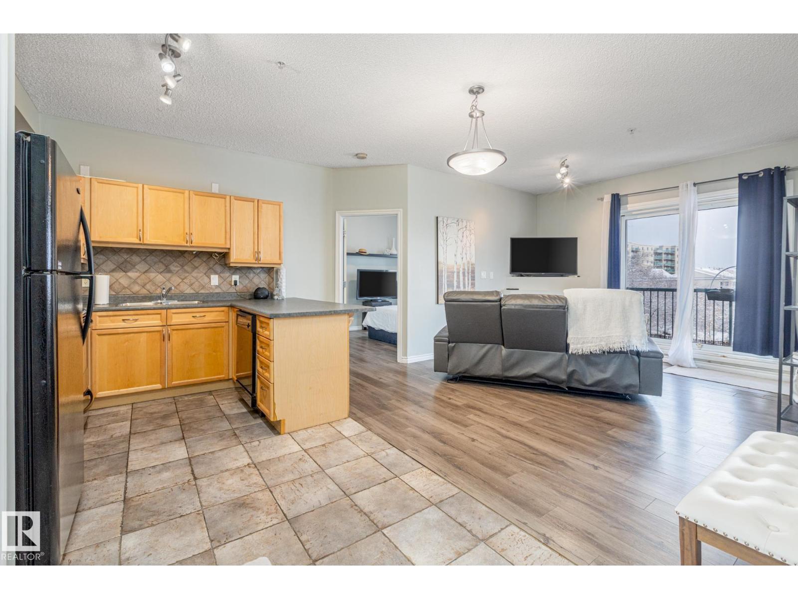 #208 10118 95 ST NW - 6