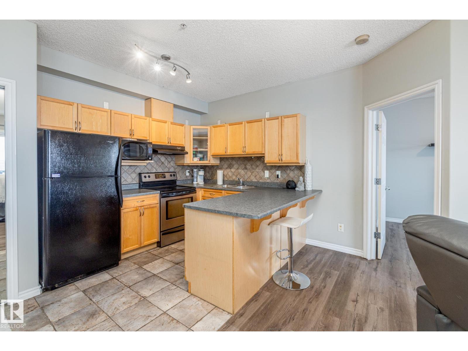 #208 10118 95 ST NW - 14