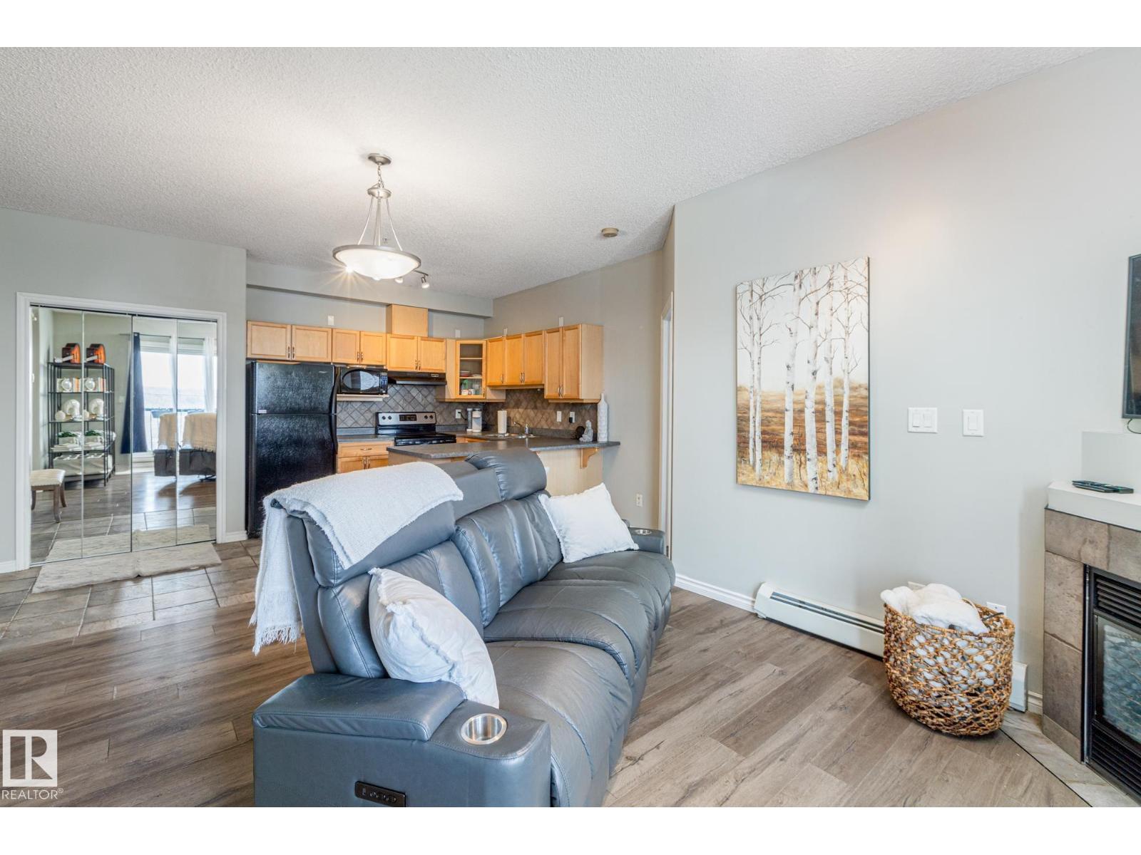 #208 10118 95 ST NW - 12