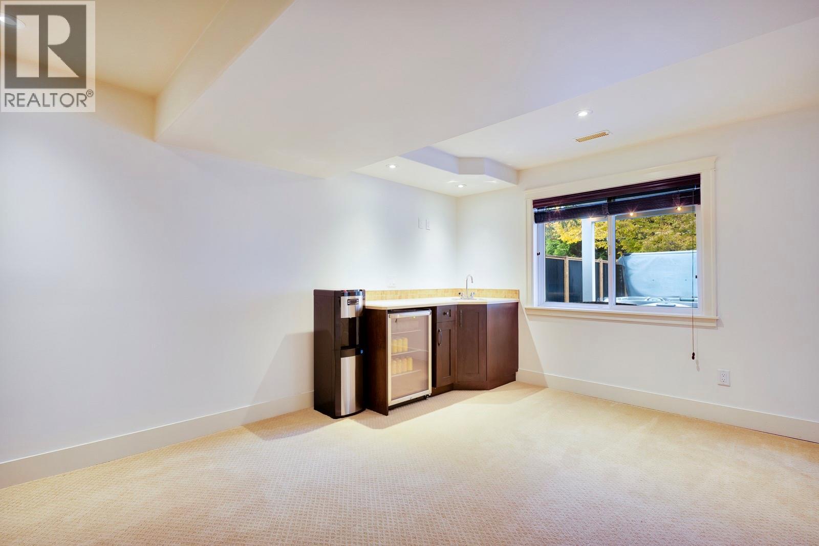 2077 ROSEFIELD DRIVE - 32