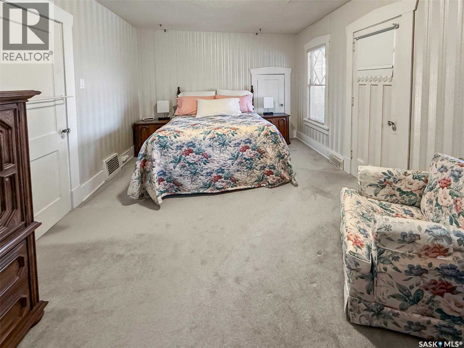 Single Family House for Sale in  th AVENUE NE Swift Current 