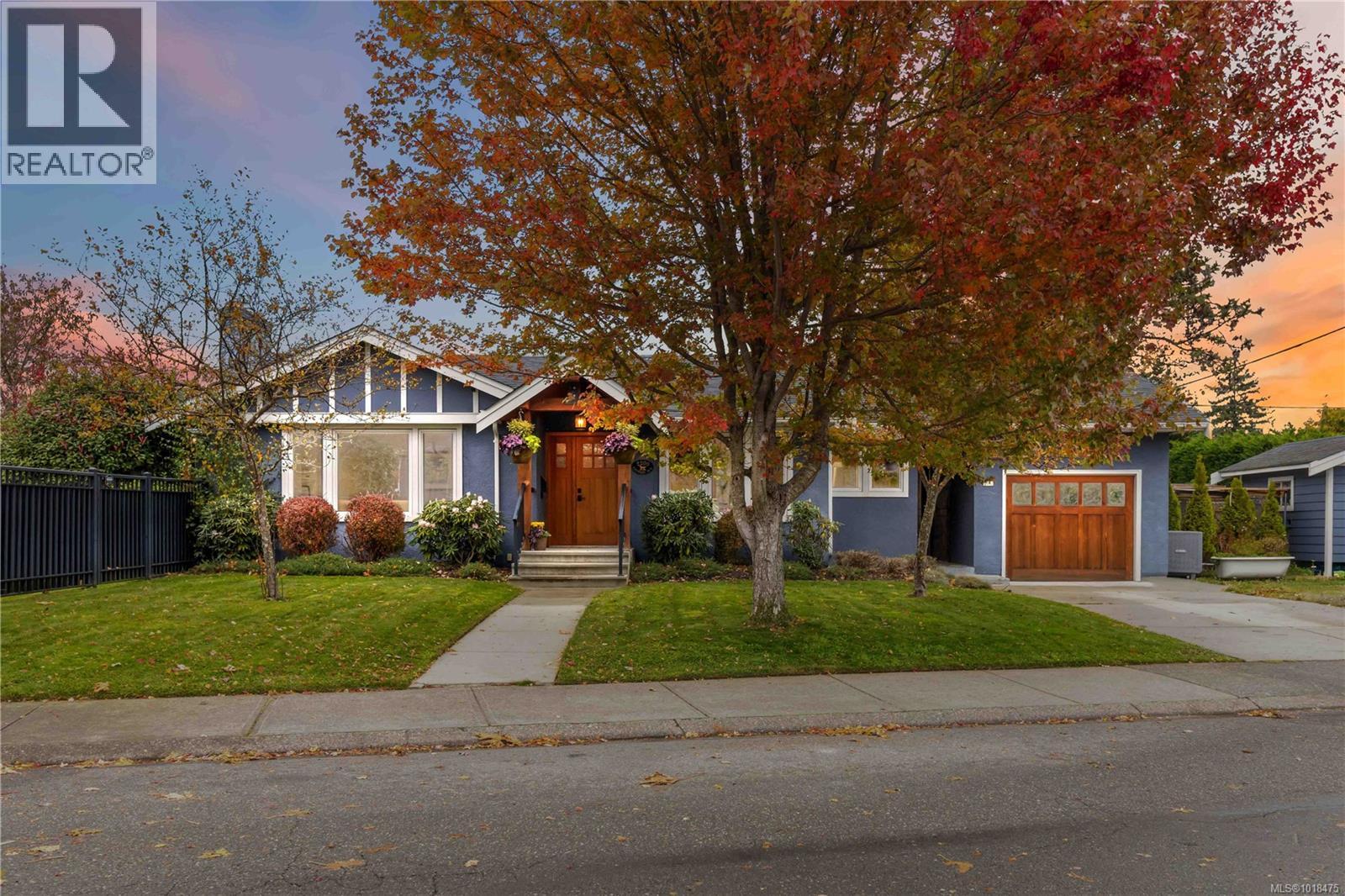  2200 Kinross Avenue, Oak Bay