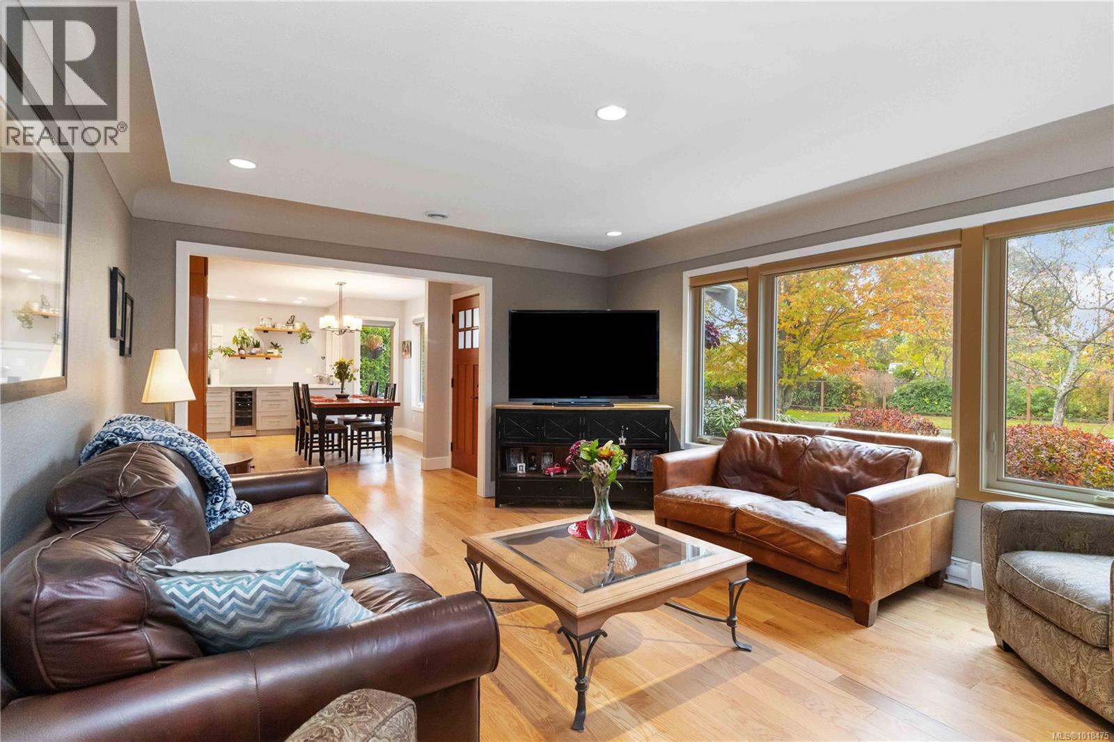  2200 Kinross Avenue, Oak Bay