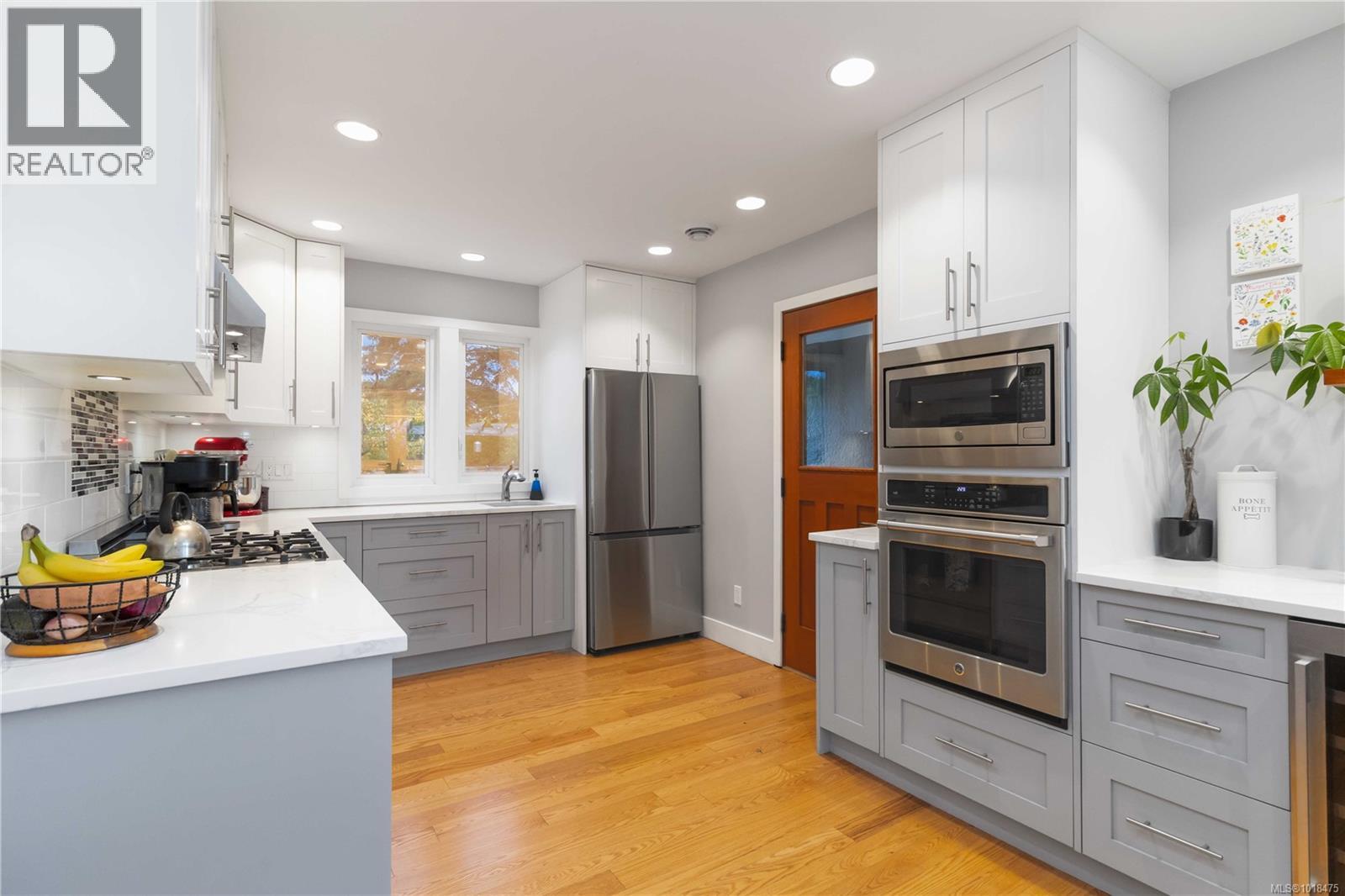  2200 Kinross Avenue, Oak Bay