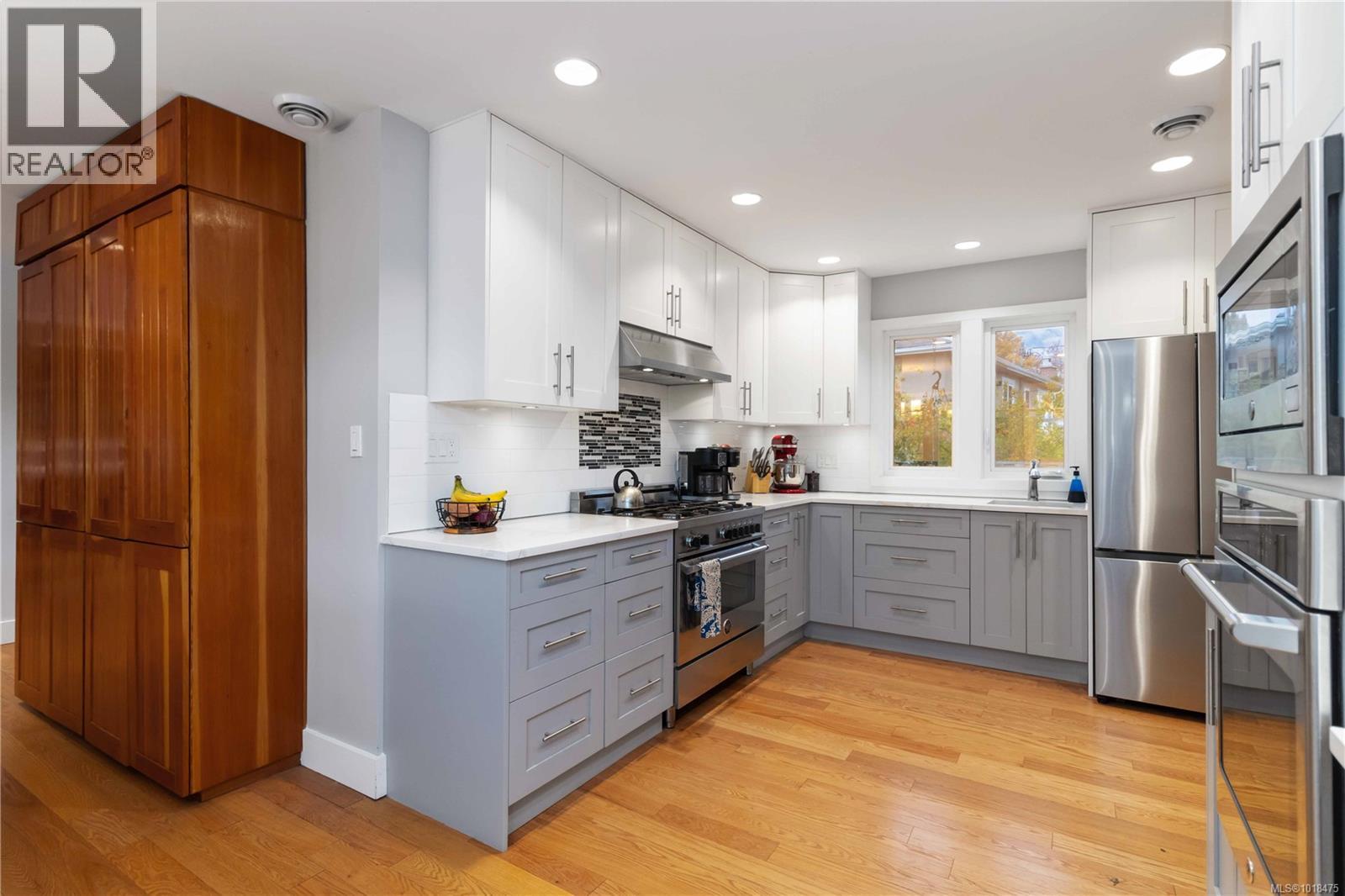  2200 Kinross Avenue, Oak Bay