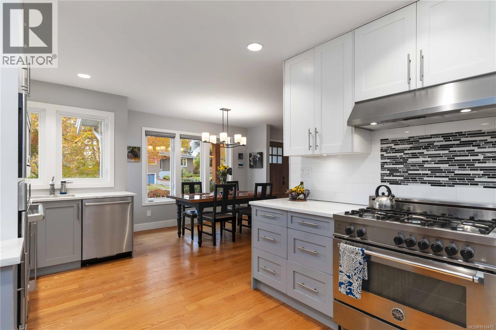  2200 Kinross Avenue, Oak Bay