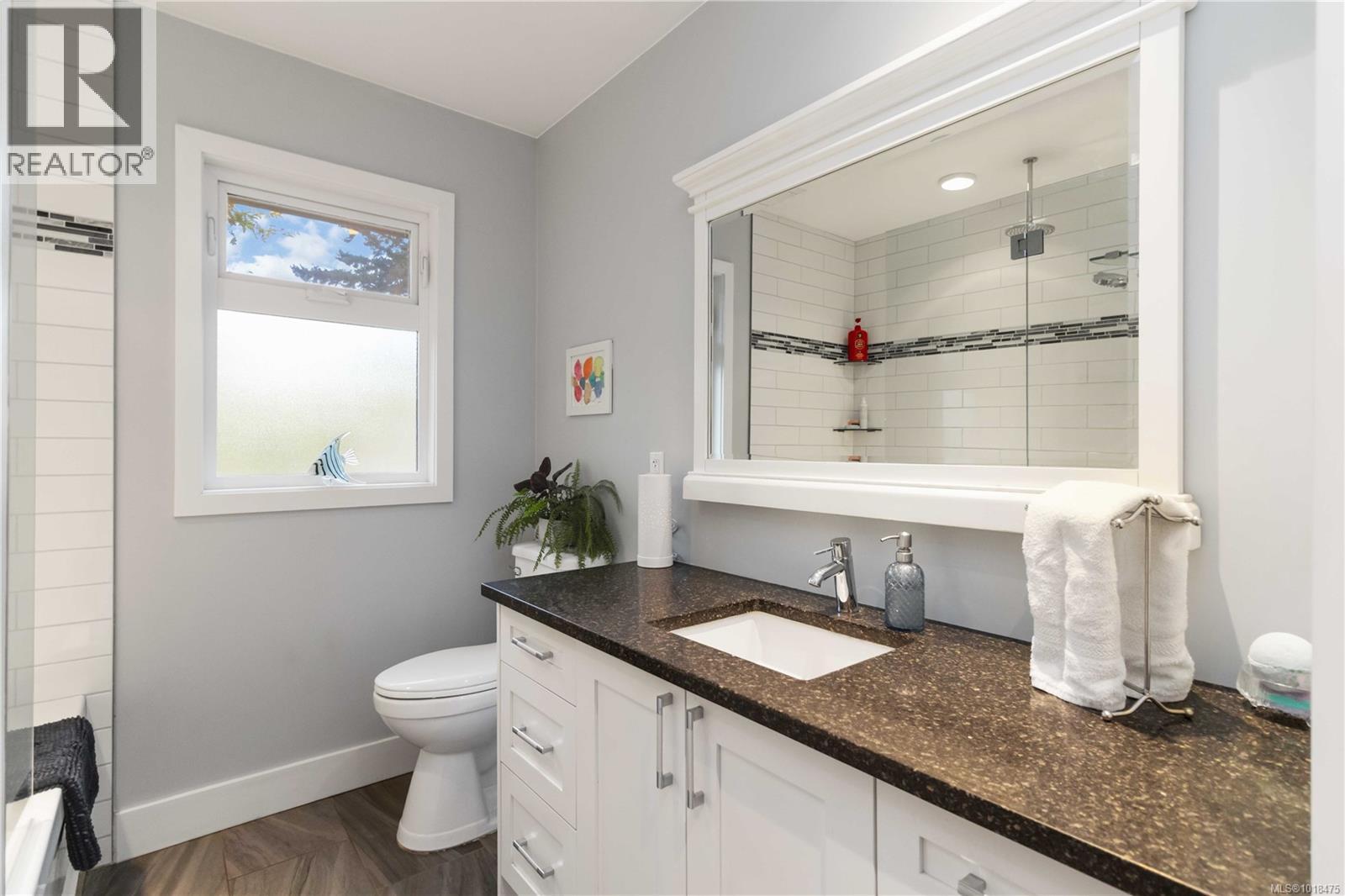  2200 Kinross Avenue, Oak Bay