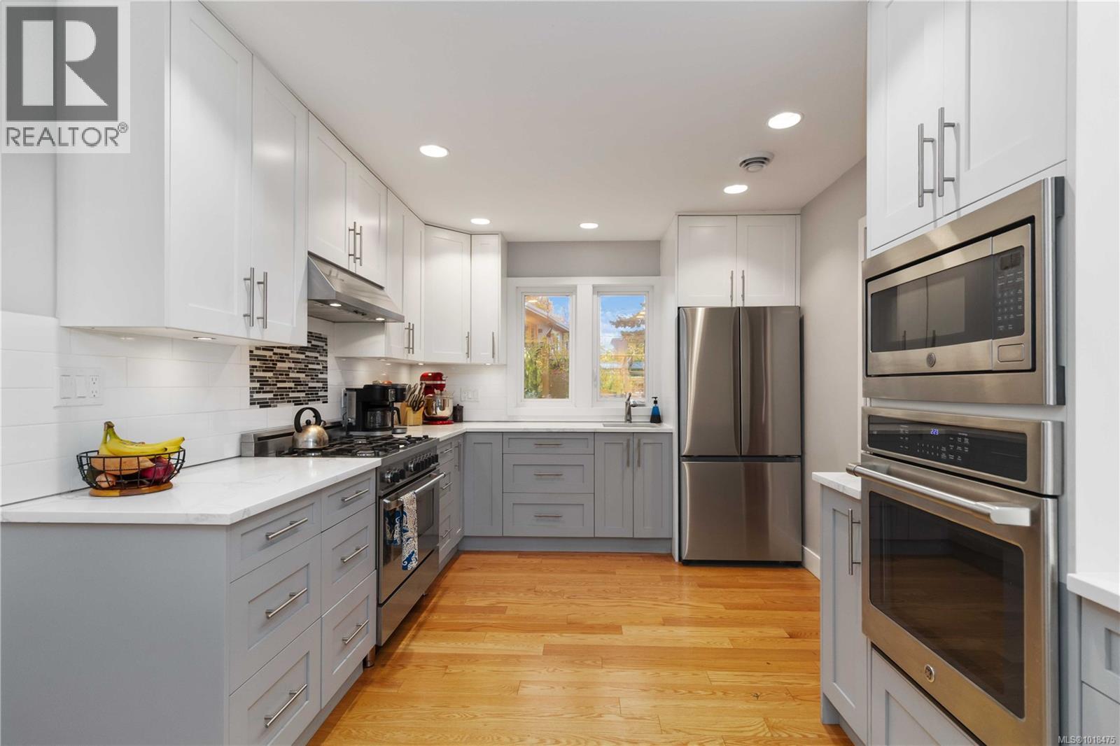  2200 Kinross Avenue, Oak Bay