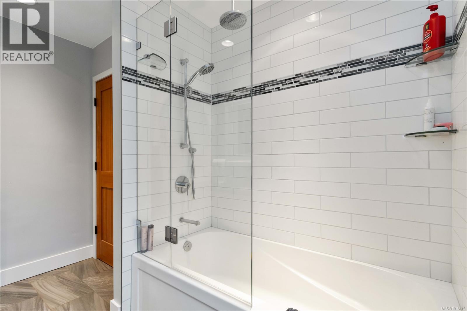  2200 Kinross Avenue, Oak Bay