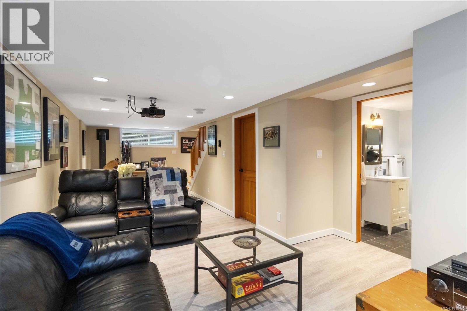  2200 Kinross Avenue, Oak Bay