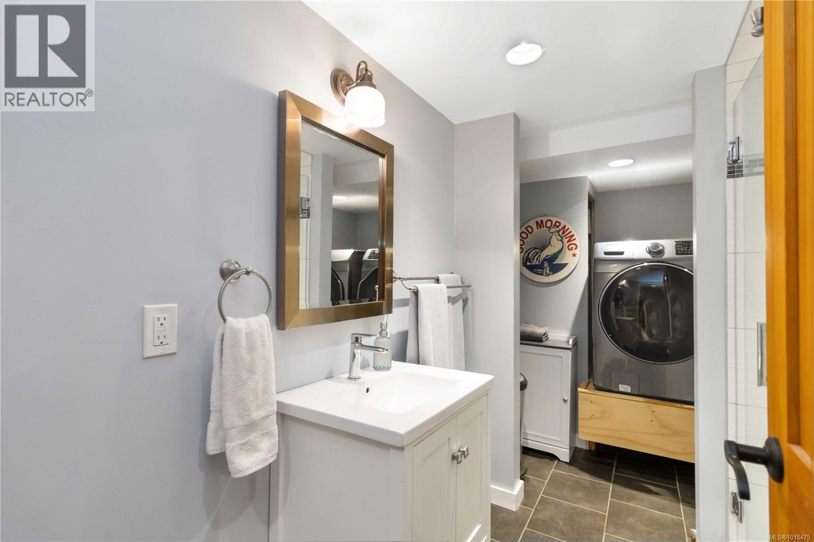  2200 Kinross Avenue, Oak Bay