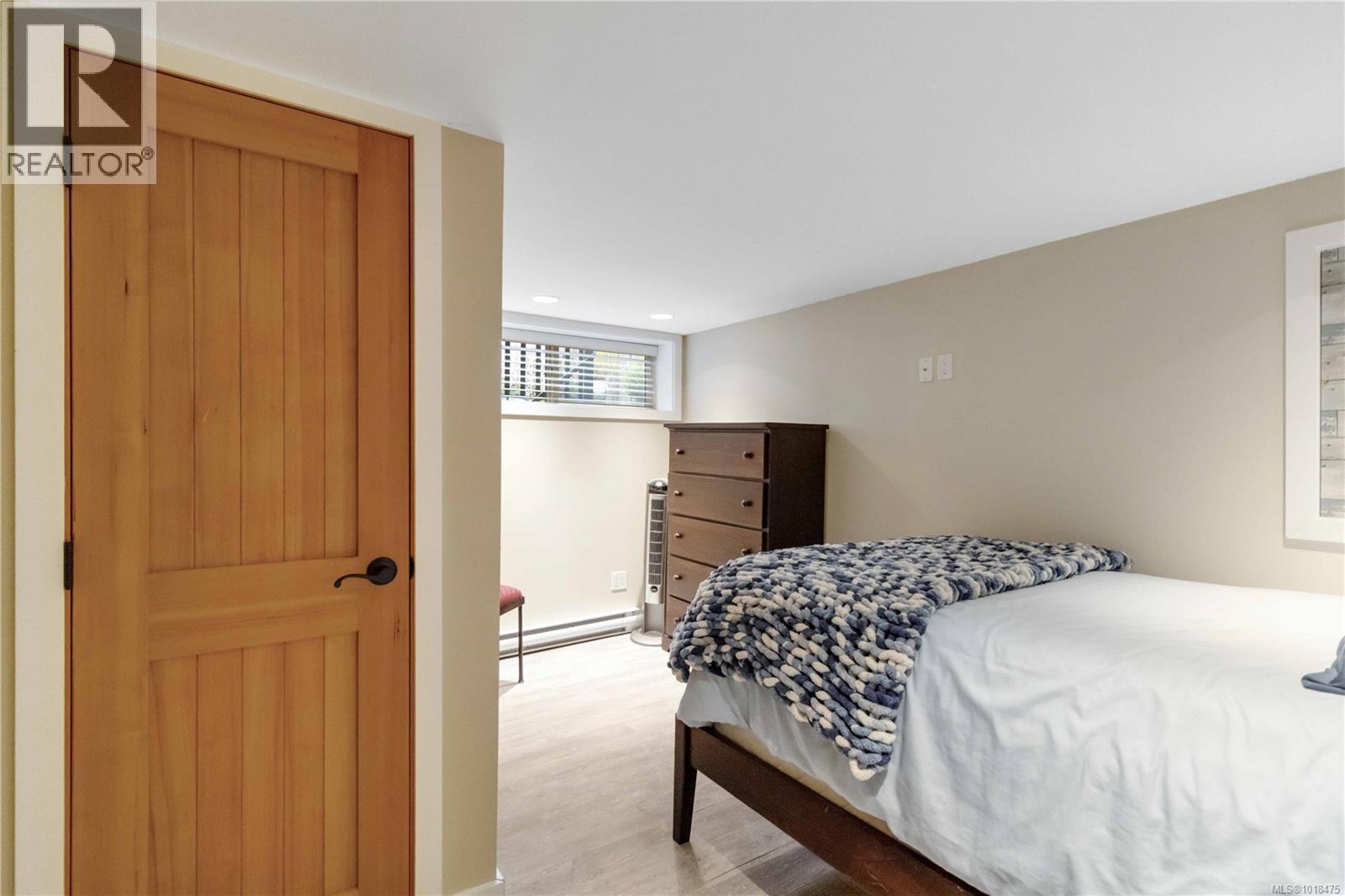  2200 Kinross Avenue, Oak Bay