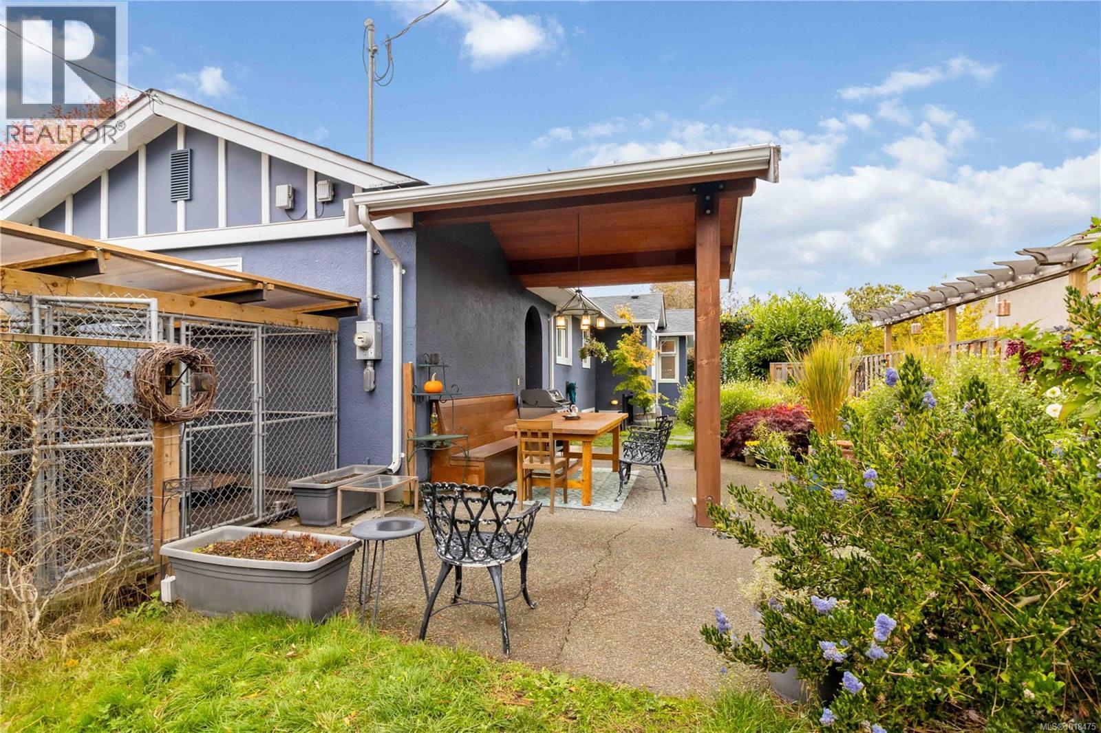  2200 Kinross Avenue, Oak Bay