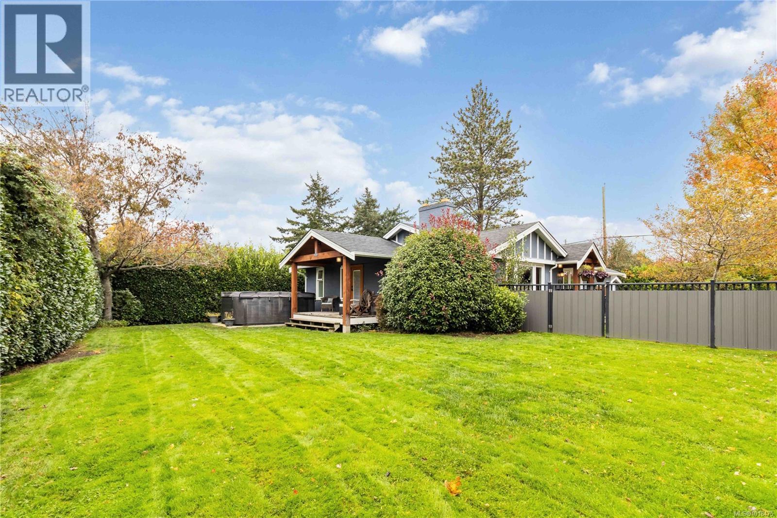  2200 Kinross Avenue, Oak Bay