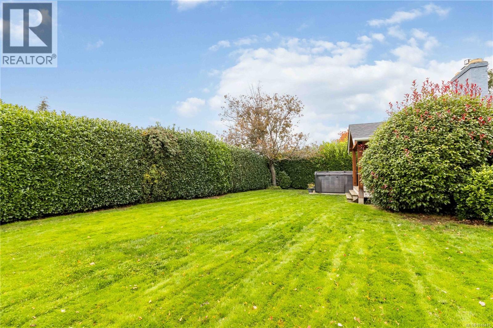  2200 Kinross Avenue, Oak Bay