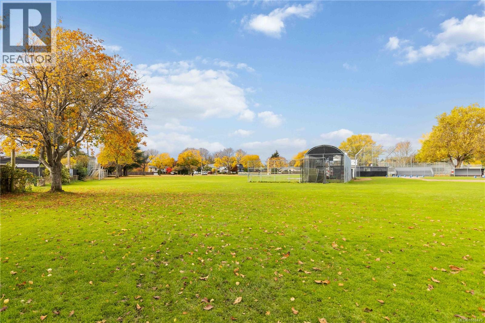  2200 Kinross Avenue, Oak Bay