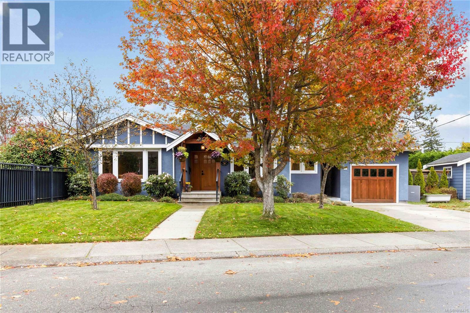  2200 Kinross Avenue, Oak Bay