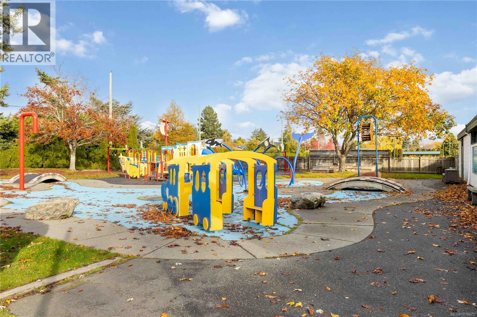  2200 Kinross Avenue, Oak Bay