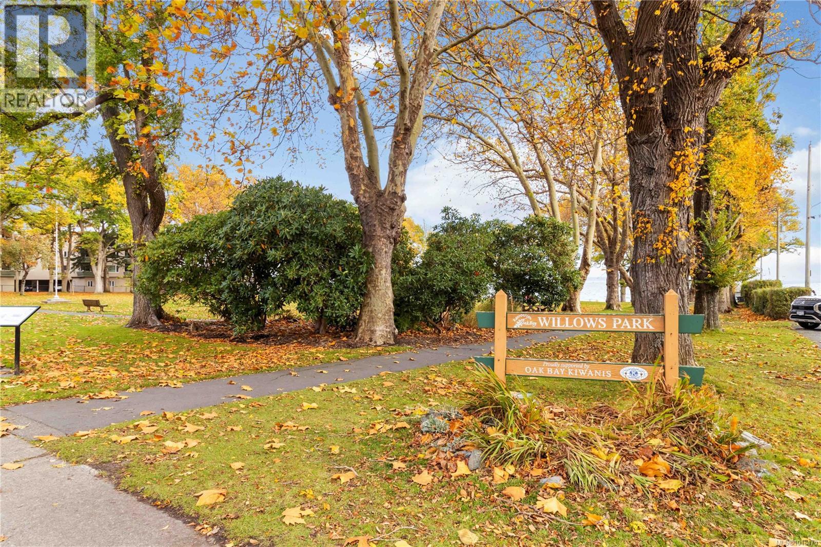  2200 Kinross Avenue, Oak Bay
