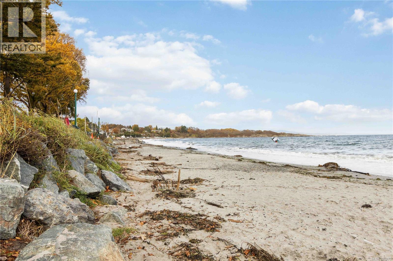  2200 Kinross Avenue, Oak Bay